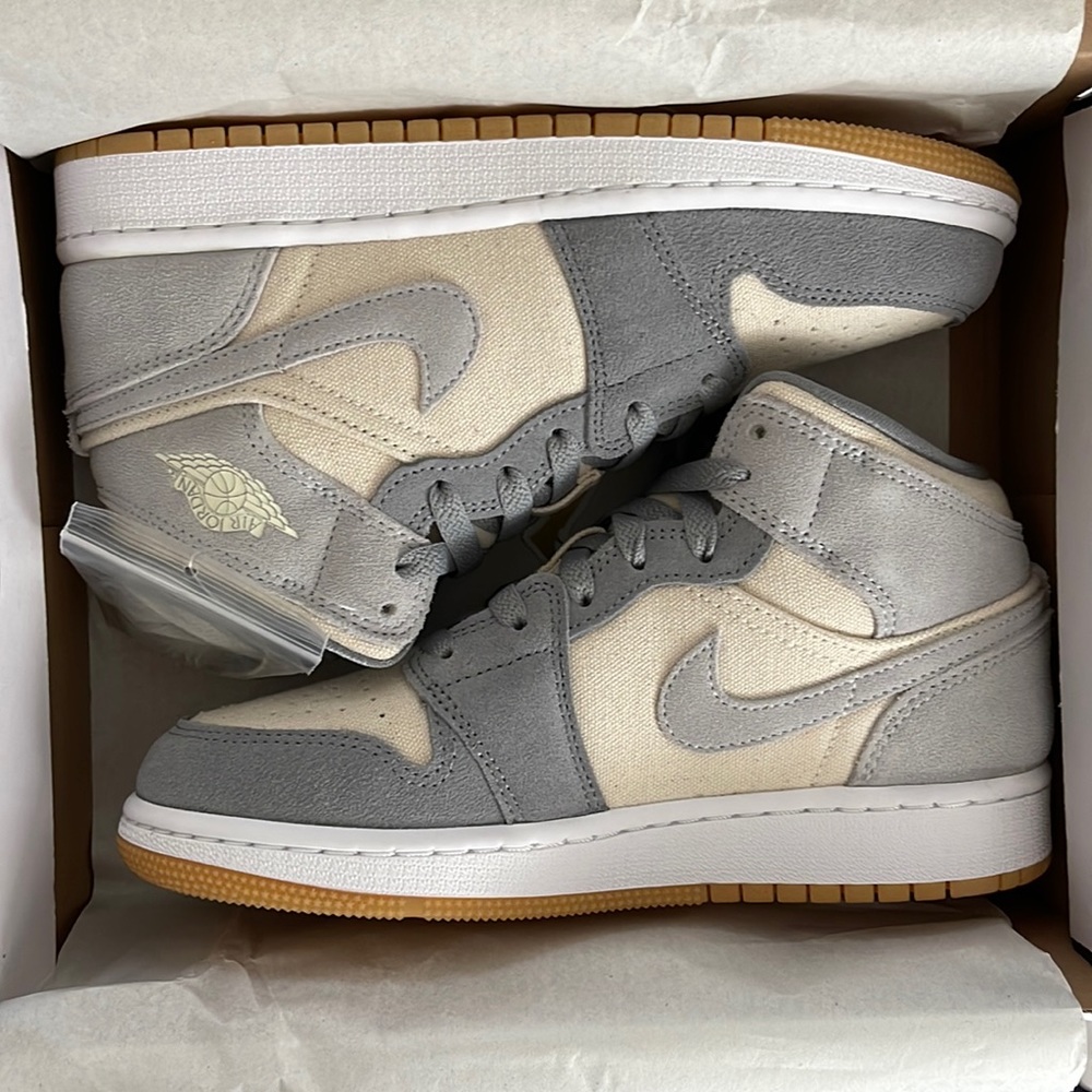 New Air Jordan 1 Mid SE GS
